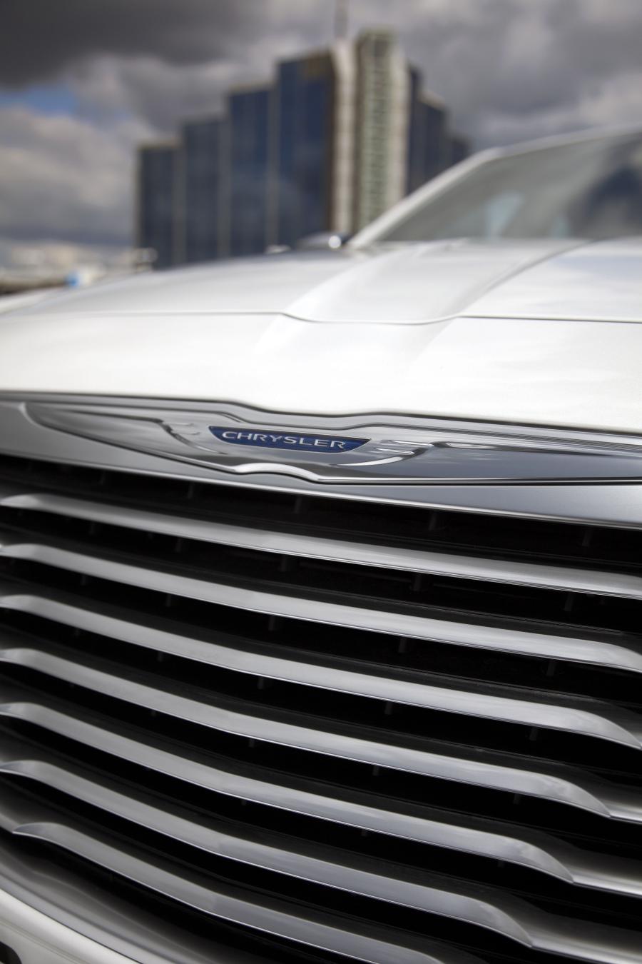  Chrysler 300C 2012 года  (UK) (фото 30 из 91)